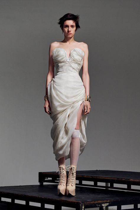 AK Bridal Couture | Collections Andreas Kronthaler for Vivienne | Vivienne Westwood Vivienne Westwood Bridal, Andreas Kronthaler, Figure Reference, Pose References, White Hot, Designer Jewellery, Men's Clothes, Costume Outfits, Fashion Editor