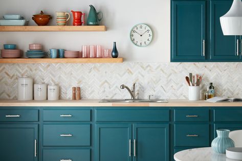 How to paint kitchen cabinets to transform the whole room. From primer selection to prepping to painting, see how to create a colorful kitchen of your own. Teal Cabinet, Teal Kitchen Cabinets, Framed Kitchen Cabinets, Teal Cabinets, Kitchen Cabinet Trends, Teal Kitchen, Rustic Country Kitchens, Rustic Kitchen Cabinets, Best Kitchen Cabinets