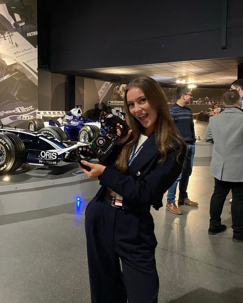 F1 Journalist Aesthetic, F1 Presenter, F1 Journalist, Formula Student, Sports Broadcasting, Engineer Girl, Sports Journalism, Wag Dr, Female Engineer