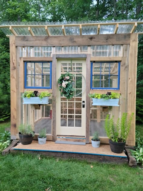 Recycled Window Greenhouse Wood, Greenhouse Reclaimed Windows, Vintage Window Greenhouse, Small Greenhouse Ideas Interior Design, Reclaimed Window Greenhouse, Small Green House Ideas, Green House From Old Windows, Small Glass Greenhouse, Diy Greenhouse Shelves