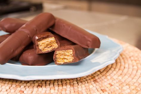 Butterfinger Bars Recipe, Butterfinger Bars, Homemade Butterfingers, Homemade Bars, Oatmeal Cookie Bars, Butter Fingers, Butterfinger Candy, Easy Candy, Chocolate Oatmeal Cookies