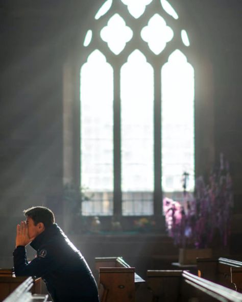 Man praying Man Praying Aesthetic, Man Worshipping God, Praying On Knees, Reverend Hale, Praying In Church, Jesus Photos, Drunken Master, Man Praying, Church Inspiration