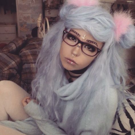 Old belle pic Belle Delphine Pfp, Belle Delphine Outfits, Belle Delphine, White Goth, Human Doll, Old Makeup, 90s Supermodels, Cute Emo, Lingerie Photos