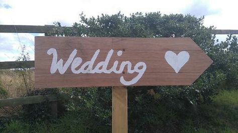 Hitch and Putt: a perfect minigolf wedding - Crazy Golf Blog http://putterfingers.co.uk/blog/2017/minigolf-wedding/ #weddings #bridetobe #bridalparty #minigolf #shesaidyes Direction Arrow, Shed Wedding, Vintage Wedding Signs, Wedding Signs Diy, Signs Diy, Rustic Wedding Signs, Rustic Chic Wedding, Forest Wedding, Wedding Signage