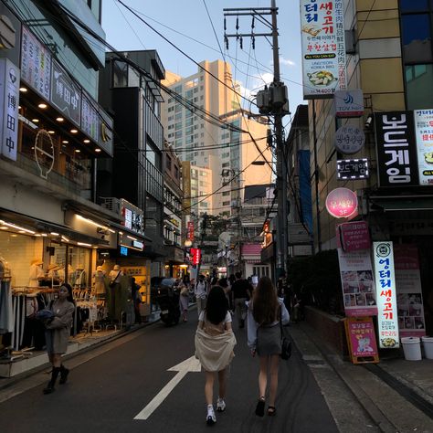 Hongdae Street Aesthetic, Hongdae Aesthetic, Seoul Korea Aesthetic, Hongdae Seoul, Korea Aesthetic, Korea Travel, Korean Aesthetic, Seoul Korea, Korean Language