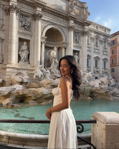 European Photoshoot Ideas, Pics In Rome, Rome Girl Aesthetic, Italy Poses Ideas, Rome Picture Ideas, Rome Instagram Pictures, Rome Fits, Rome Photo Ideas, Rome Italy Outfits