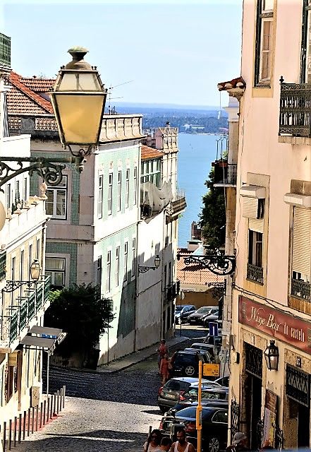 Alfama Lisbon, Lisbon City, Castle Gate, Gorgeous Sunset, Portugal Travel, Spain And Portugal, Places Of Interest, Lisbon Portugal, Old City