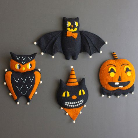 Halloween Wall Hanging Set of 4 – Paynes Gray Felt Halloween Decorations, Halloween Felt Crafts, Halloween Wall Hanging, Felt Wall Hanging, Felt Owls, Felt Crafts Patterns, Felt Owl, Wool Felting, Halloween Garland