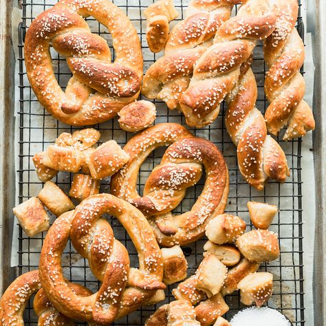 Soft, chewy, easy to make and eat, these Sourdough Discard Pretzels are such a fun way to use up sourdough discard. Make them into a traditional soft Sourdough Discard Pretzels, Discard Pretzels, Sourdough Discard Bagels, Discard Bagels, Use Sourdough Discard, Wild Thistle, Pretzel Bites Recipes, Bagel Toppings, Pretzel Twists