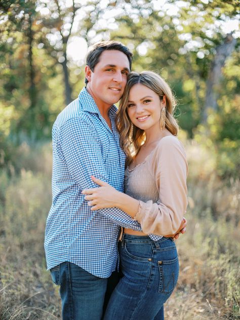 Couple Standing Poses, Tall Couples, Height Difference Couple Poses, Pose Standing, Wedding Anniversary Pictures, Couples Pose, Anniversary Photography, Anniversary Pictures, Couple Picture