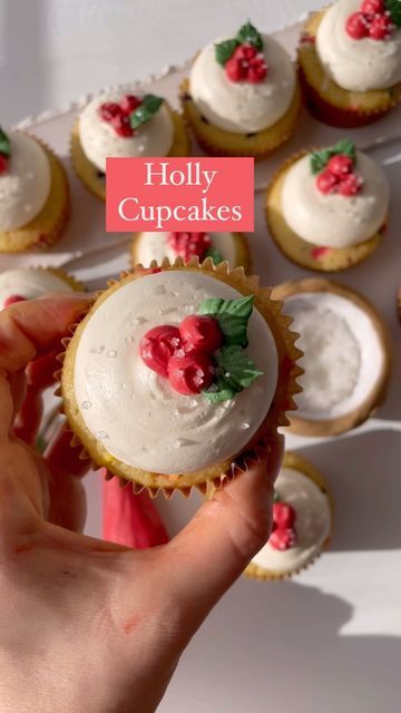 Alex LaRosa on Instagram: "Holly Jolly ❤️💚 ✨pipe a large mound of buttercream ✨with tip 10 pipe holly berries ✨with tip 352 and some good wrist shaking pipe holly leaves ✨ sprinkle with chunky sugar for a frosty look Supplies @nycake Piping tips @wiltoncakes Colors @colour.mill Chunky Sugar glitter @sprinklepop.shop . . . . . #alexlarosabakery #christmascupcakes #holidaycupcakes #hollycupcakes #hollyjollychristmas #colourmillmade #cupcaketutorial #cupcakedesign" Christmas Piping Ideas, Easy Christmas Cupcakes, Berry Cupcakes, Baking Techniques, Piping Frosting, Sugar Glitter, Cupcake Tutorial, Holly And Berries, Holiday Cupcakes