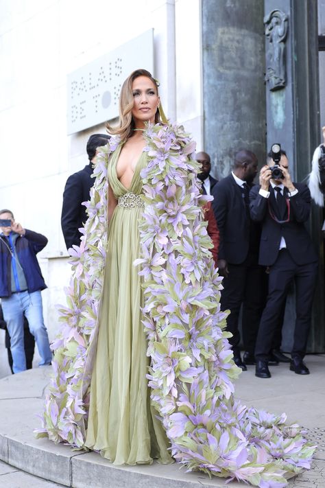 Jennifer Lopez steals the show in plunging green gown, floral cape at Elie Saab runway show Elie Saab Runway, Floral Cape, Award Show Dresses, Gown Floral, Dress Cape, Green Gown, Floral Gown, Pink Gowns, Runway Dresses