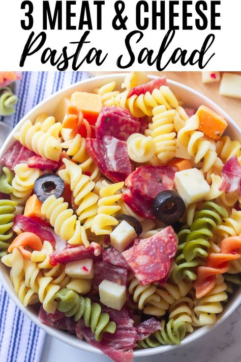 This Classic Italian Pasta Salad is bright, fresh and is packed with flavor! There are 3 different Italian meats and cheeses in this salad. This will make the perfect addition to any summer BBQ or party! #meat #cheese #pastasalad #bbq #pasta #salad #easyrecipes Classic Italian Pasta Salad, Bbq Pasta, Big Mac Salat, Classic Italian Pasta, Best Pasta Dishes, Italian Pasta Salad, Antipasto Salad, Quick Side Dishes, Meat Pasta