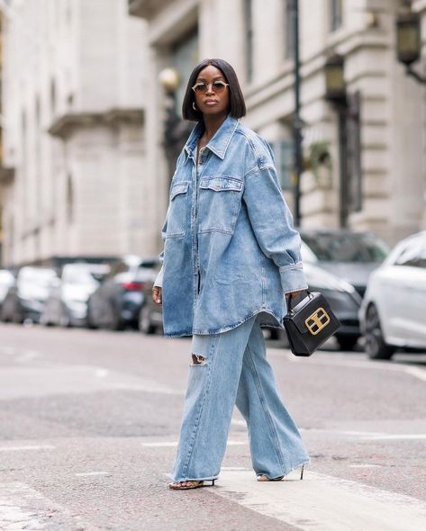 All Denim Outfits, Hm Outfits, Modest Dressing, Denim Street Style, Oversized Denim Shirt, Looks Jeans, Latest Trends In Fashion, Denim Inspiration, Denim On Denim