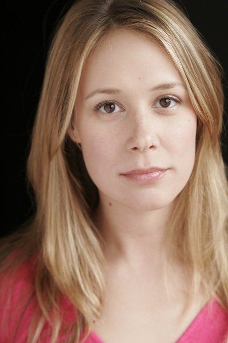 Gilmore Girls - Paris Eustace Geller is the daughter of wealthy, Jewish parents… Chilton Academy, Liza Weil, Girls Tv Series, Paris Geller, Traveling Around The World, Atomic Blonde, Gilmore Girl, Stars Hollow, Close Friends