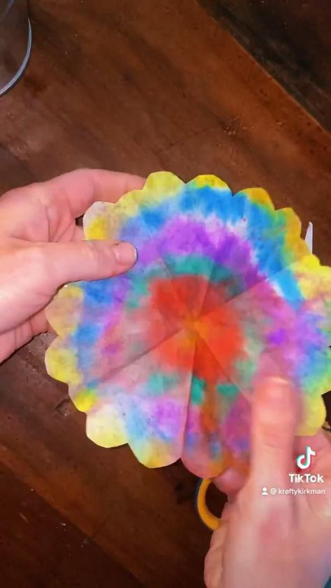 Spring Elementary Crafts, Crafts For April For Seniors, Crafts To Do With Coffee Filters, Easy Preschool Art Activities, Preschool Art Projects Spring, Art Crafts For Elementary Students, Easy Crafts For Babysitting, Elementary Spring Crafts, April Art Ideas