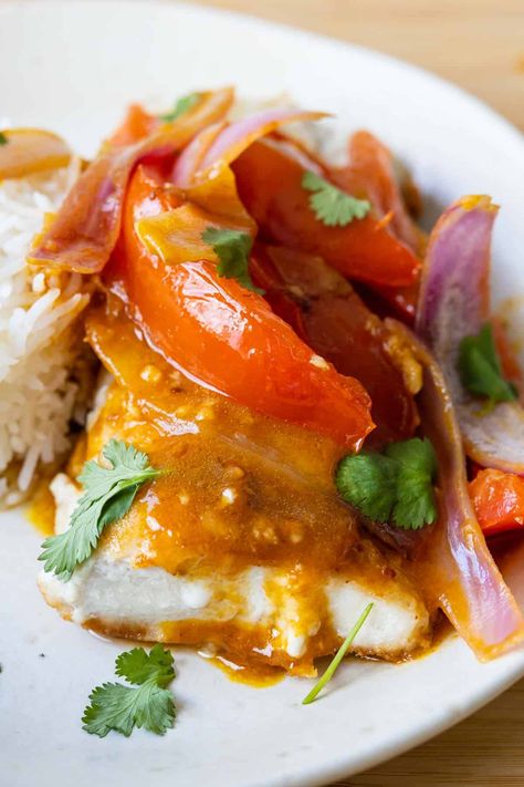 This Peruvian style mahi mahi recipe is absolutely incredible. It’s so good you’ll want to make it over and over again just because of the sauce! Ceviche Mahi Mahi, Peruvian Seafood Recipes, Peruvian Fish Recipes, Mediterranean Mahi Mahi Recipe, Magi Mahi Recipes, Fall Fish Recipes, Best Mahi Mahi Recipes, Perch Fish Recipes, Easy Pescatarian Recipes