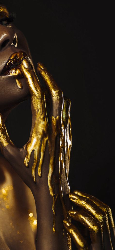 Gold Paint Photoshoot, Black And Gold Esthetics, Golden Tears Makeup, Body Glitter Photoshoot, Black And Gold Photoshoot, Gold Body Glitter, Gold Photoshoot Ideas, Gold Dust Woman, Golden Hands