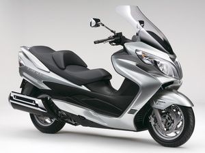 Tipos de scooters y qué es un scooter: MegaScooters Suzuki Scooter, Moped Motorcycle, Scooter Rental, Suzuki Burgman, Moped Scooter, Urban Commuter, Suzuki Motorcycle, Motorcycle License, Scooter Motorcycle