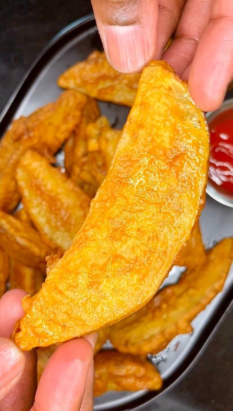 Crispy Potato Wedges | kingcooks Copycat Lees Potato Wedges, Potato Wedges Fried, Potatoes Chips, Wedge Fries, Tornado Potato, Deep Fried Potatoes, Crispy Potato Wedges, Yukon Potatoes, Tater Tot Breakfast