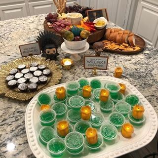 Get Finale-Ready! 50 Game of Thrones Party Ideas For the Most Epic Showdown Yet Game Of Thrones Dessert, Game Of Thrones Food, Game Of Thrones Birthday, Game Of Thrones Theme, Game Of Throne, Game Of Thrones Party, Got Party, Cersei Lannister, Adult Party Games