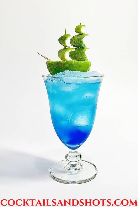 Ocean Breeze Cocktail, Cocktail Ideas, Blue Drinks, Best Cocktail Recipes, Blue Cocktails, White Bar, Lounge Bar, Blue Curacao, White Rum