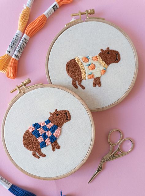 PDF PATTERN. Capybaras in Sweaters Embroidery (Download Now) - Etsy Embroidery Hoop Patterns Free, Funny Christmas Embroidery, Ways To Display Embroidery, Lgbtq Embroidery, Capybara Embroidery, Funny Embroidery Ideas, Fun Embroidery Ideas, Corgi Embroidery, Avatar Embroidery