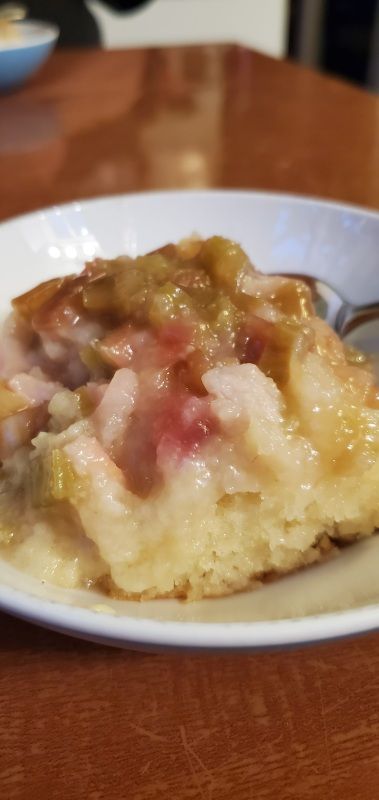 Rhubarb Pudding Cake, Easy Rhubarb Recipes, Rhubarb Cake Recipes, Rhubarb Upside Down Cake, Best Rhubarb Recipes, Custard Cake Recipes, Betty Crocker Cake Mix, Cookbook Shelf, Eating Well Recipes