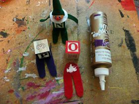 that artist woman: How To Make an Alphabet Block Elf Christmas Ornament Alphabet Blocks Crafts, Elf Alphabet, Christmas Tree Ornaments To Make, Craft For Christmas, Christmas Bazaar Ideas, Mason Jar Lids Ornaments, Wood Block Crafts, Fabric Christmas Trees, Alphabet Blocks