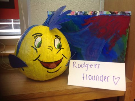 Flounder Pumpkin - Rodgers' Homeroom Flounder Pumpkin Painting, Flounder Pumpkin, Pumkin Ideas, Pumpkin Character, Decorating Pumpkins, Flounder Fishing, Creative Pumpkin Decorating, Pumpkin Decorating Contest, Pumpkin Designs