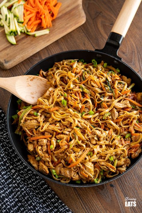 Peanut Chicken Noodles, Stir Fry With Chicken, Easy Peanut Chicken, Noodle Stir Fry, Chicken Noodles, Chicken Noodle Recipes, Peanut Chicken, Chicken Stir Fry, Main Course Recipes