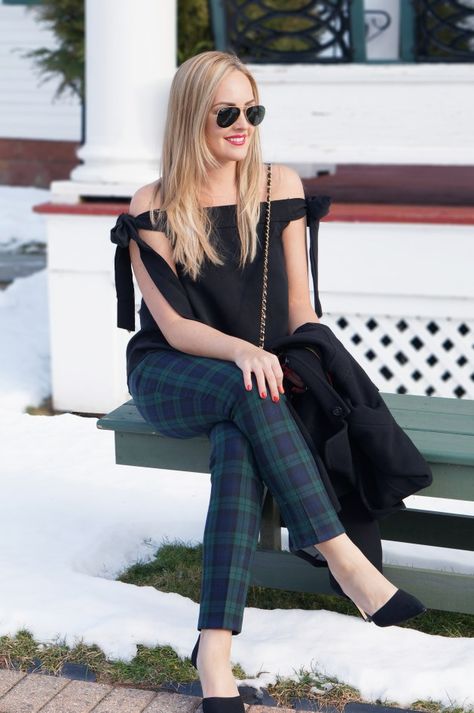 Plaid Pants Outfit, Blackwatch Plaid, Black Watch Plaid, Holiday Outfits Christmas, Wardrobe Goals, Outfit Christmas, Christmas Style, Silver Bells, Style Preppy