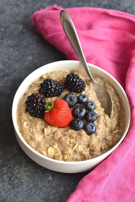 High Protein Oatmeal! Start your day with oatmeal made healthier with protein & omega-3's. Great for balancing hormones & fighting inflammation. Prep as instant oats or overnight oats. Gluten Free + Low Calorie High Protein Oatmeal, Low Calorie Oatmeal, Oatmeal How To Make, Oatmeal Protein, Egg Free Breakfast, Low Calorie Vegan, Healthy Oatmeal Recipes, Balancing Hormones, Cholesterol Recipes