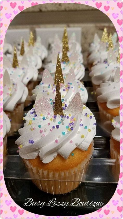 Plain Cupcakes, Gökkuşaği Pasta, Unicorn Themed Birthday Party, Unicorn Cupcakes, Rainbow Sprinkles, 6th Birthday Parties, Unicorn Cake, Unicorn Birthday Parties, Savoury Cake