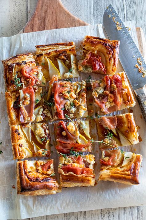 Pear Puff Pastry Recipes, Blue Cheese Puff Pastry, Pear Prosciutto, Savoury Pies, Cheese Puff, Cheese Puff Pastry, Puff Pastry Tart, Sliced Pears, Savory Pastry