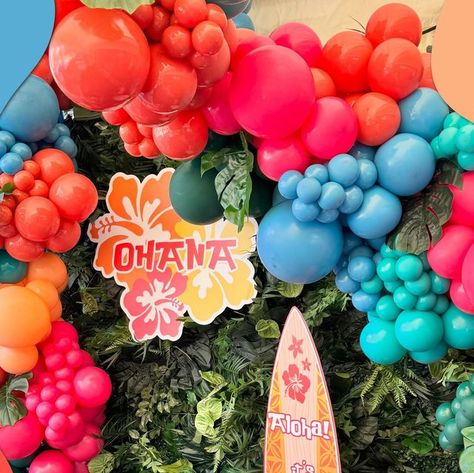 Online & in person training with Chantel Lord on Instagram: "Summer colour palette complete 🎨   A mixture of tuftex and Kalisan!   Combining brands gives you the best of everything and this was the perfect colour match for this job! . . . . . . . . . . . . . . . . #balloons #balloongarland #balloondecor #balloonwall #foliagewall #hawaiiparty #alohaparty #liloandstitch" Summer Colour Palette, Aloha Party, Hawaii Party, Summer Color Palette, Colour Match, Balloon Wall, Instagram Summer, Balloon Garland, Summer Colors