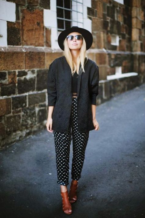 Fedora Tomboy Outfit Ideas, Gala Gonzalez, Emmanuelle Alt, Elegante Y Chic, Leandra Medine, 30 Outfits, Ideal Wardrobe, Polka Dot Pants, Ray Ban Aviator