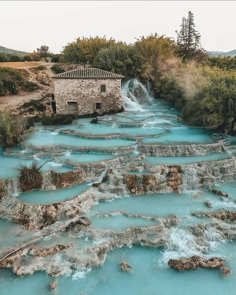 12.6 mil Me gusta, 178 comentarios - Best City Breaks (@bestcitybreaks) en Instagram: "What a place 😍⛲ 💬 Mention a hidden gem in the world, down in the comments😏💬 ----- 📷 @iamchrisborg…" Italy Tour, Thermal Pool, Stone Pool, Best Of Italy, Italy Tours, Beautiful Castles, City Break, Travel Goals, Best Cities