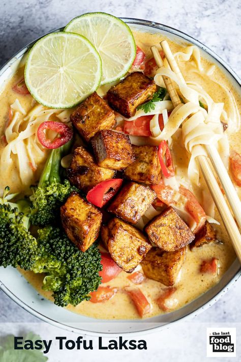 Tofu Rice Noodle Soup, Tofu Rice Noodle Bowl, Vegan Rice Noodle Soup, Rice Noodle And Tofu Recipes, Vegan Laksa Recipe, Tofu Rice Noodles, Tofu Laksa, Vegan Laksa, Vegetarian Laksa