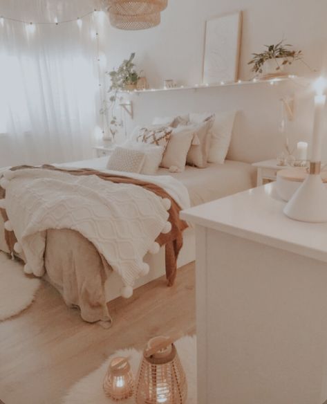 White Boho Room Aesthetic, Ascetic Bedroom Ideas, Bedroom Athstetics, Brown And White Dorm Room, Girls Beige Bedroom, Beige Room Asthetics, Pink Boho Chic Bedroom, Teen Girl Aesthetic Bedroom, Beige Aesthetic Room Ideas