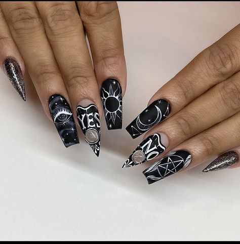 Esoteric Nail Art, Quija Board Nails, Black Witchy Nail Designs, Occult Nail Art, Oujia Board Nails, Tarot Card Nail Art, Ouji Board Nails, Nail Ideas Gothic, Sun And Moon Nails Design