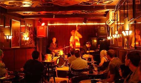 Jazz Restaurant, Amsterdam Bar, Lounge Aesthetic, Amsterdam Cafe, Speakeasy Decor, Jazz Lounge, Hot Music, Blue Cafe, Irish Bar