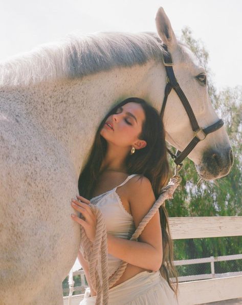 Davis Bates, Horse Photoshoot Ideas, Horse Photography Poses, Actress Hairstyles, Self Portrait Photography, Best Poses For Pictures, Instagram Ideas Photography, Classy Photography, Addison Rae