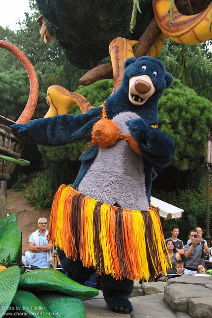 Baloo ~ Jungle Book Baloo Costume Jungle Book, Baloo Costume, Roger Rabbit Characters, Baloo Jungle Book, Disney Mascots, Jungle Book Costumes, Jungle Book Party, Carnival Floats, Kid Costumes