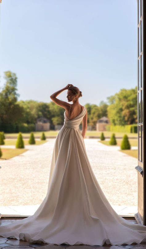 Satin Wedding Gown, Long Train Wedding Dress, Simple Gowns, Wedding Dresses Corset, A Line Wedding Dress, Bride Gowns, Fashion Group, Satin Wedding, Classic Dress