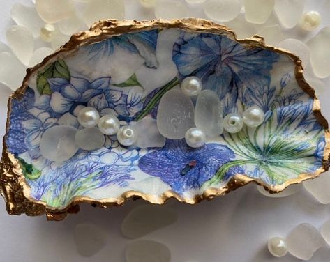 Seashells Decorations, Shell Ring Dish, Oyster Shell Crafts, Coos Bay, Gift For The Bride, Shell Crafts Diy, Wedding Traditions, Gifts Teacher, Shell Ornaments