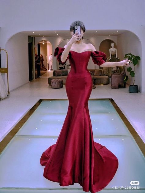 Aesthetic Evening Gown, Red Gown Wedding, Red Evening Dresses Elegant, Red Gala Dress Classy, Christmas Attire For Women, Glam Red Dress, Christmas Dress Aesthetic, Red Dress Fancy, Elegant Red Dresses