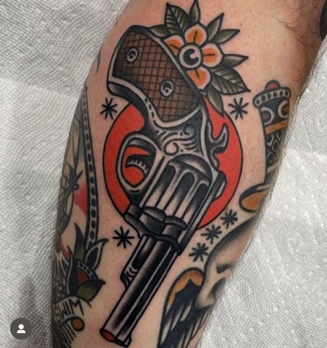 Traditional Tattoo Arm, Revolver Tattoo, Traditional Tattoo Man, Traditional Tattoo Drawings, Old School Tattoos, Traditional Tattoo Flash Art, Cowboy Tattoos, Traditional Tattoo Inspiration, American Traditional Tattoo Ideas