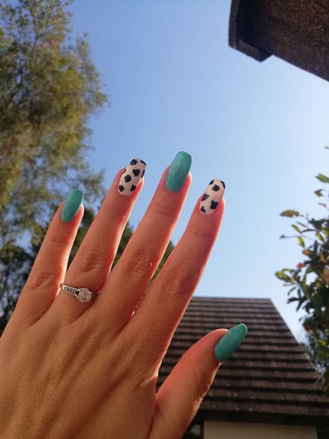 Gel nails cow design turquoise Turquoise Nails Western Cow Print, Nails Cow Design, Milkshake Nails, Bubblegum Milkshake, Country Acrylic Nails, Checkered Nails, Western Nails, Teal Nails, Country Nails