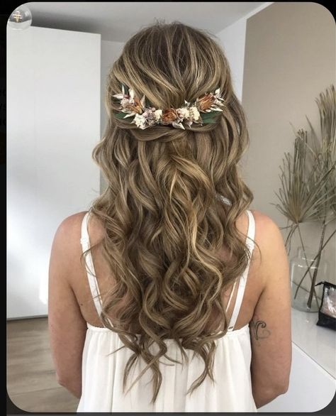 Half Updo With Flowers, Bridal Hair Fall Wedding, Wedding Hair Flower Comb, Bride Flower Crown Veil, Half Up Half Down Hair With Flowers, Wedding Hairstyles Half Up Half Down With Flowers, Bride Hairstyles Half Up Half Down Medium Length, Flower Headband Hairstyles, Wedding Hair With Flowers